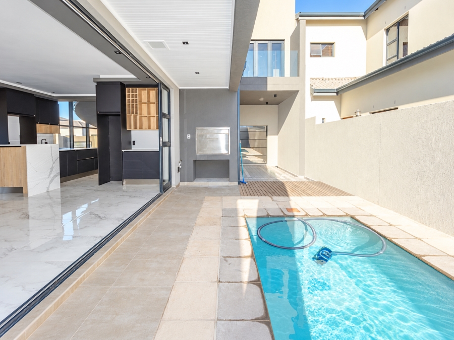 6 Bedroom Property for Sale in Sagewood Western Cape